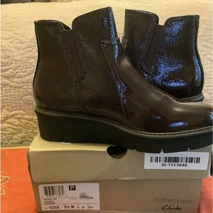CLARKS AIRABELL Ankle Boot 8 1/2 Wide NWOT